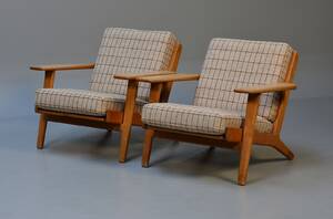 Hans J. Wegner. Par hvilestole, model GE-290 i eg 2