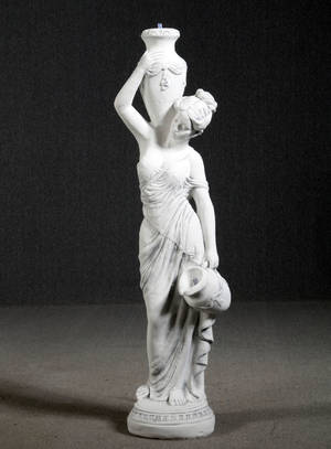 Kvindefigur med krukker