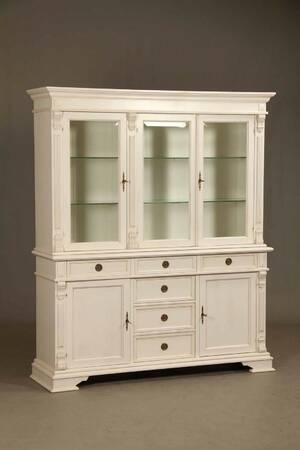 Hvidmalet vitrine