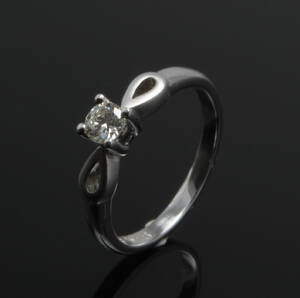 Solitairering med brillant på ca. 0.18 ct