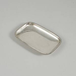 Bricka, silver. Längd 19 cm