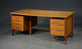 Skrivebord af teak