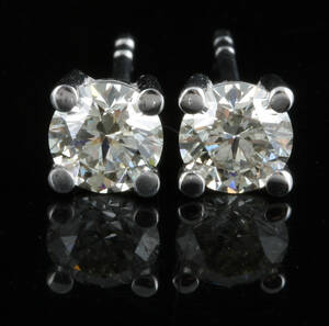 Earrings in 14k with brilliant cut diamonds 0.82ct