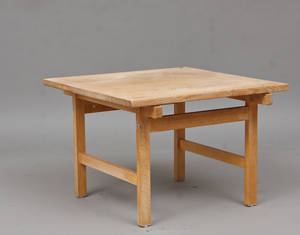 H. J. Wegner. Sofabord