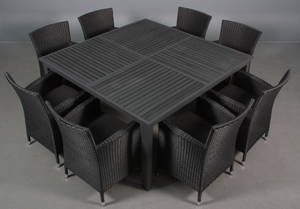 Havemøbler. Havebord samt otte armstole, sort polyrattan