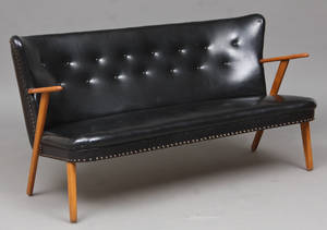 Dansk møbelproducent. Sofa med sort skai, ca.1950