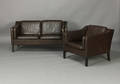 Dansk møbelproducent. To-pers. sofa samt lænestol 2