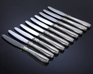 W.  S. Sørensen. Rex middagsknive med skafter af sølv 10 Denne vare er sat til omsalg under nyt varenummer 4674438