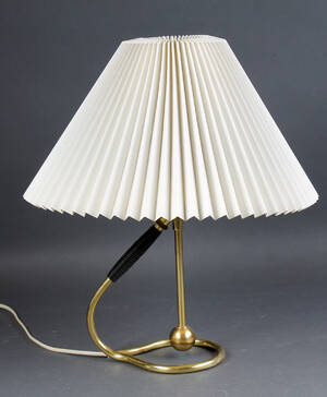 Kaare Klint. Kiplampe, kombineret bord-væglampe