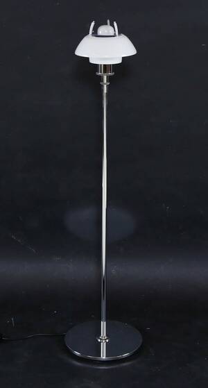 Poul Henningsen. Stel og to skærme til standerlampe, model PH 3½  2½ 