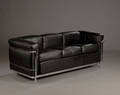 Le Corbusier. Fritstående tre-pers. sofa, model LC2