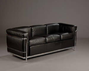 Le Corbusier. Fritstående tre-pers. sofa, model LC2
