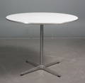Arne Jacobsen 1902-1971. Rundt cafébord.