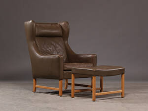 Dansk møbelproducent, øreklapstol samt skammel, olivengrønt skind 2