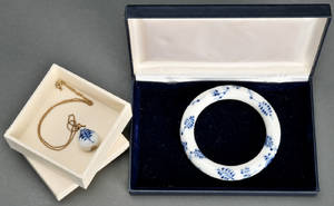 Royal Copenhagen, armbånd samt vedhæng af musselmalet porcelæn 2