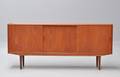 Dansk Møbelproducent. Lav skænk i teak. 1950erne