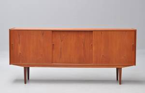 Dansk Møbelproducent. Lav skænk i teak. 1950erne