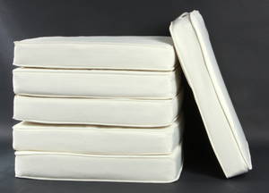 Hynder til polyrattan samt Daneline havestole. Råhvid. 6