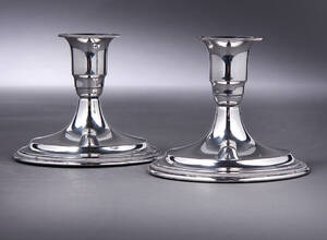 Svend Toxværd. Et par lave stager af sølv 2