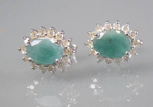 Par smaragd- og diamant ørestikkere 2