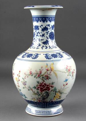 Kinesisk vase af porcelæn. 1900-tallet
