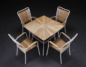Havemøbler. Havebord samt fire armstole 5