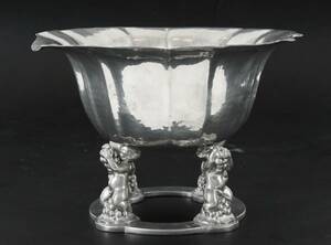 Skål på fot, tenn, 1900-talets första hälft