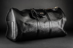 Louis Vuitton. Weekend  rejsetaske. Sort epi læder. Model Keepall 55.