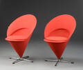 Verner Panton, et par Kræmmerhus stole Cone Chair betrukket med rødt uld.2 