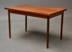 Dansk møbelproducent.. Spisebord af teak