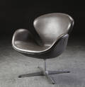 Arne Jacobsen. Lænestol, Svanen 3320, læder