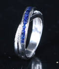 Brillant og safir ring udført i 14 kt guld, 0.10 ct