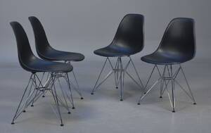 Charles Eames. Et sæt på fire stole, model DSR, ny højde 4 
