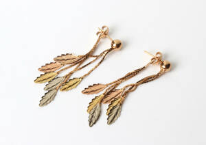 GULDÖRHÄNGEN, ETT PAR