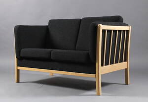 Dansk Møbelproducent Tremmesofa i sæbebehandlet bøg.