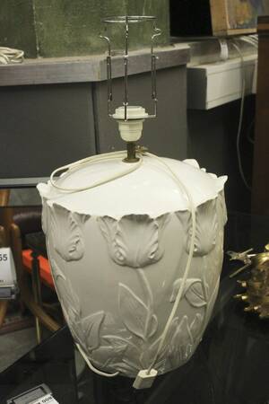 Bordslampfeot, porslin. 