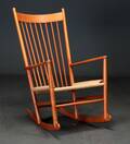 Hans J. Wegner. Gyngestol af lakeret bøg. Model J16. 