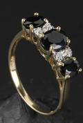 Ring med safirer og diamanter