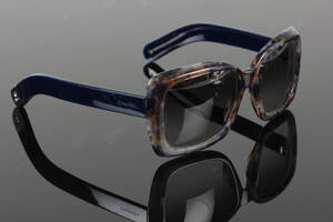 Chanel. Dame solbrille Denne vare er sat til omsalg under nyt varenummer 4305067