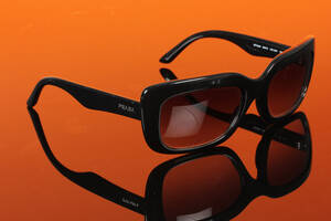 Prada. Dame solbrille, model SPR 23M