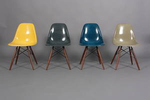 Charles Eames Sæt på fire skalstole. 4