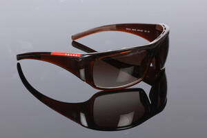 Prada. Dame solbrille, model SPS 01L Denne vare er sat til omsalg under nyt varenummer 4292435