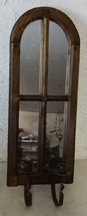 Spegelfönster med Ljushållare 