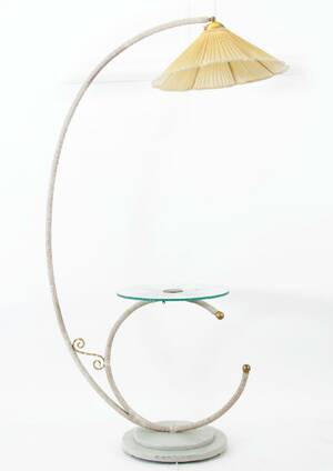 Golvlampa med bordsskiva, 1900-talets första hälft