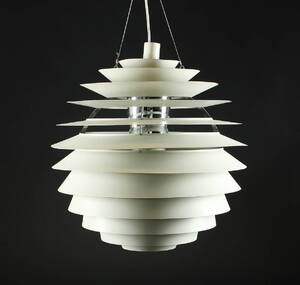 Poul Henningsen.KuglenLouvre pendel  Denne vare er sat til omsalg under nyt varenummer 4481322