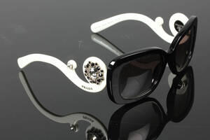 Prada. Dame solbrille, model SPR 33P