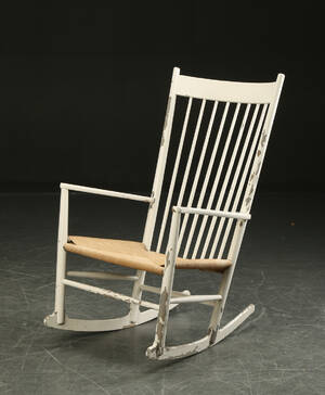 Hans J. Wegner. Gyngestol med lakeret stel 