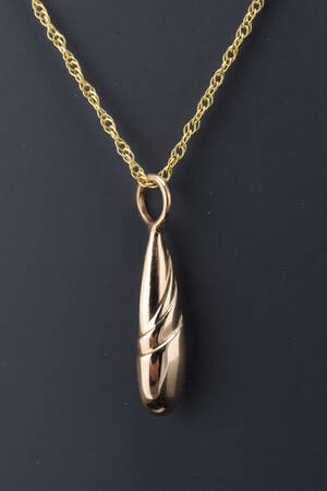 Halskæde med vedhæng, 8 kt. guld 