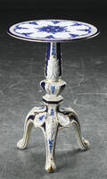 Tysk lampebord af porcelæn, mærket GDR, 1900-tallets sidste halvdel