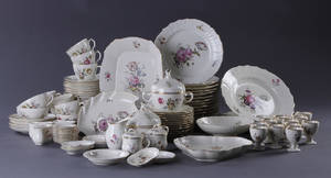 Frijsenborg service, porcelæn. Kgl.P., primært II.-III. sort. 103